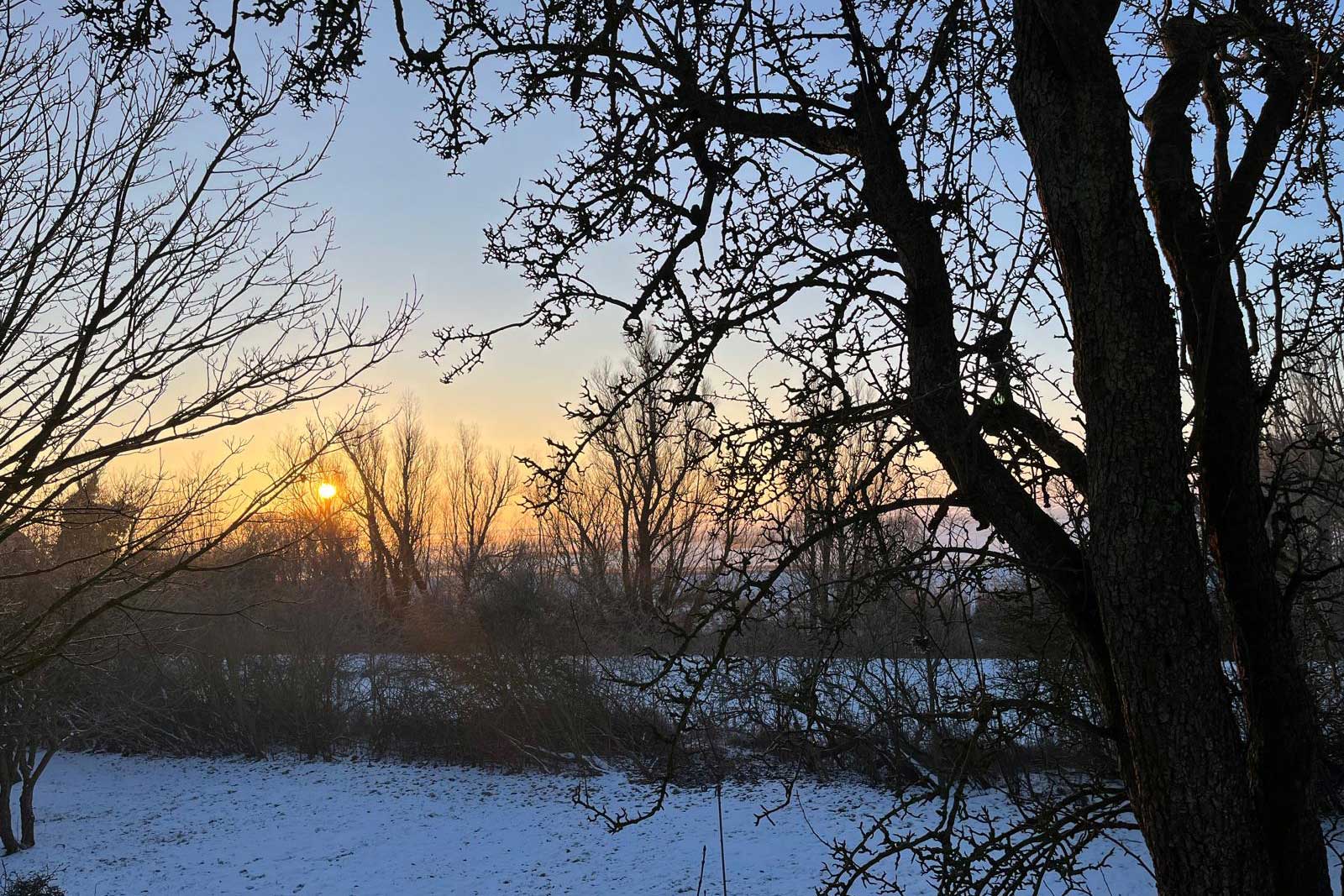 Winterlandschaft im Sonnenuntergang - Entschleunigung und Achtsamkeit auf Pellworm