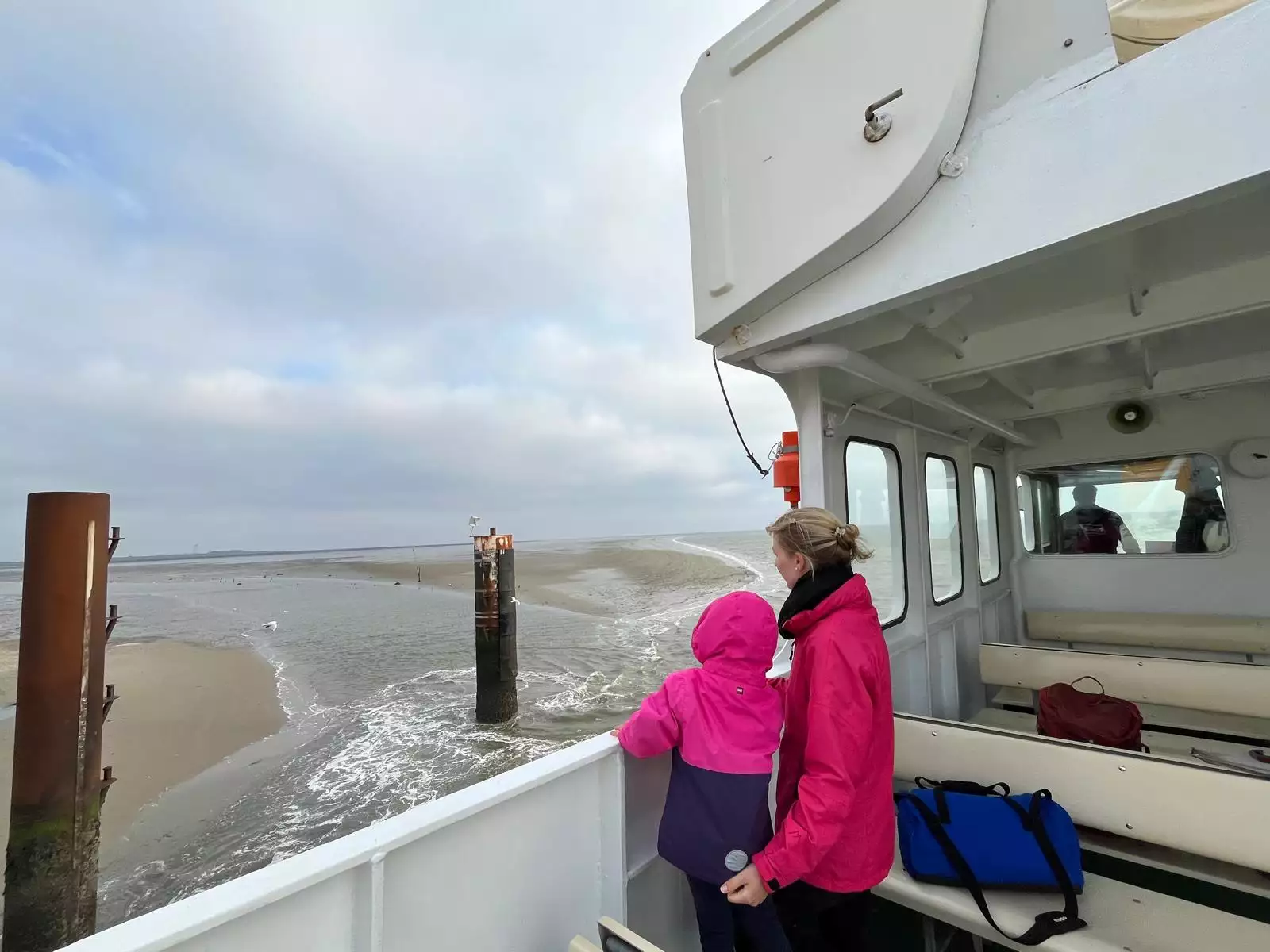 Überfahrt mit der Fähre im Wattenmeer in Richtung Pellworm