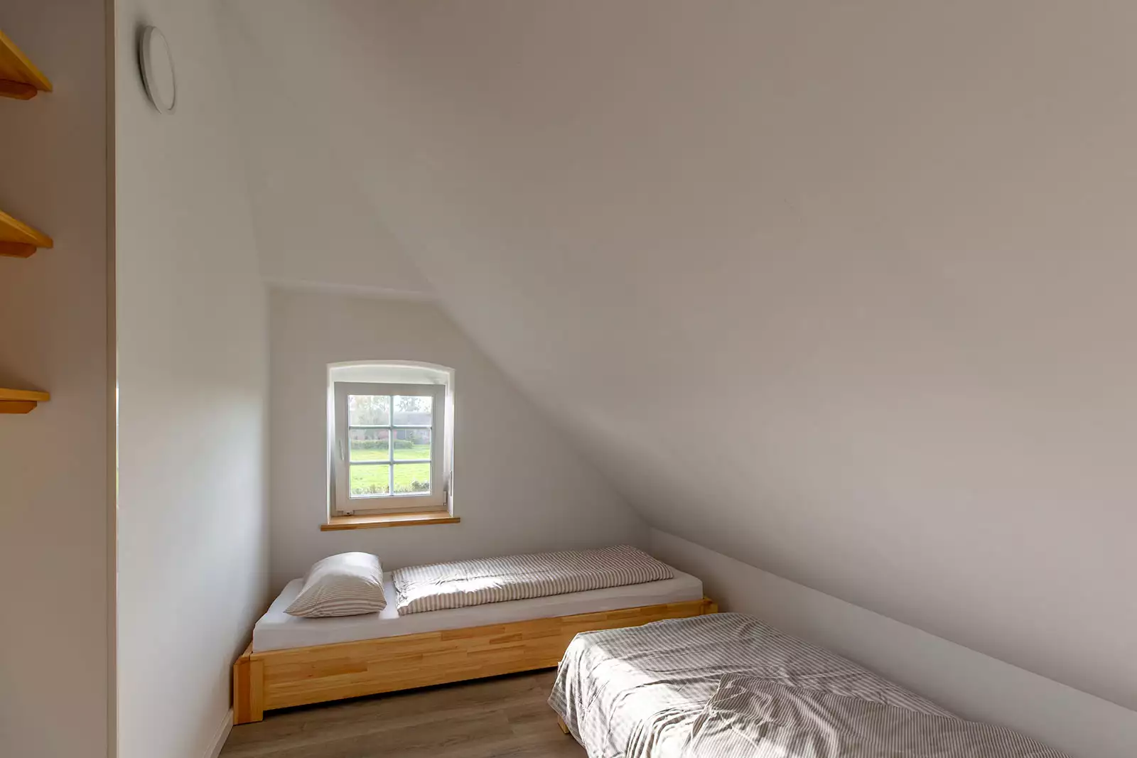 Schlafzimmer Nordwest im Deichschlösschen mit zwei Einzelbetten